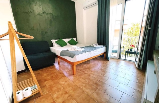 Bella Boutique-Modern 2-Bedroom, Pet-Allowed Apartment Near Vatican"