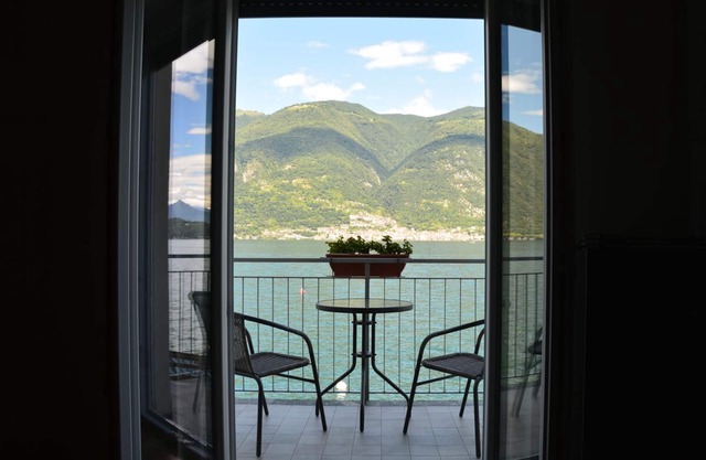 Bellagio Villas- Il Trovatore directly on the lake