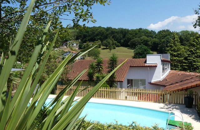 Belle villa 4* avec piscine vue montagne et au calme 6 min de la plage