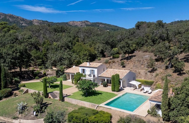 Belle villa, piscine, tennis