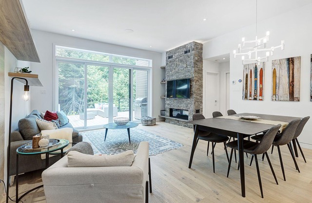 Belmont Chalet: Spa, EV Charger, 12 Min to Mont Tremblant.