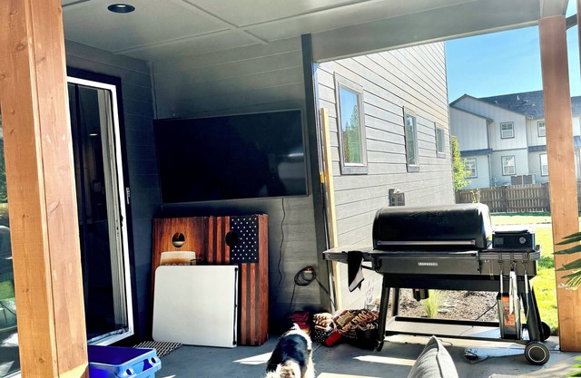 Bend Oasis w/Hot Tub & Pool Table