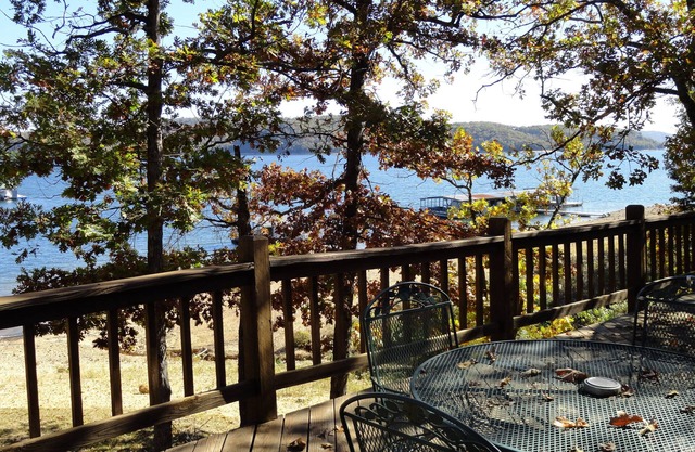 BERGS NEST-Lakefront Home-Incredible Shoreline Close to House!