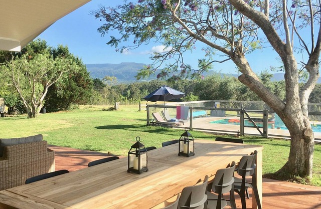 Berry Downs cottage with pool and tennis court