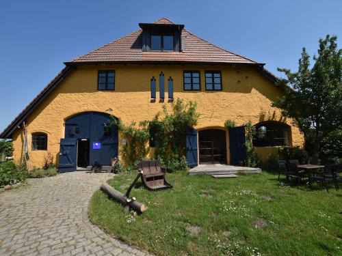 Besondere Ferienwohnung Bibliothek in Buschhagen, cleaning included