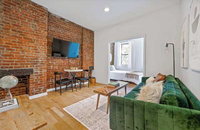 Best location, Charming and sylish, by 9th Ave