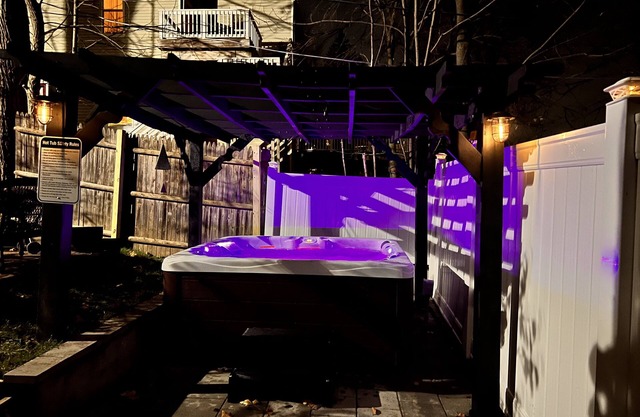 Best of Boston Spacious Modern 3BR Outdoor Sauna Jacuzzi Grill Theater near BC Ⓣ