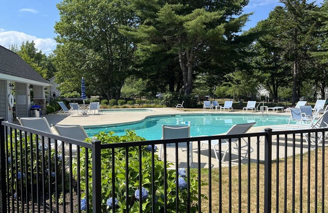 Best of both worlds-Resort living on Goose Rocks Beach w/parking at the beach!