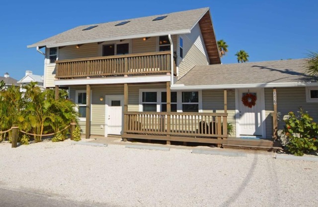 BEST OF THE BEACH luxurious house just steps from the sand ALL the amenities!