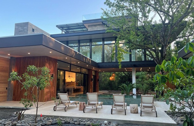 Best Rental - Luxury Villa , Central, Ocean View, Private Beach Path, New Build