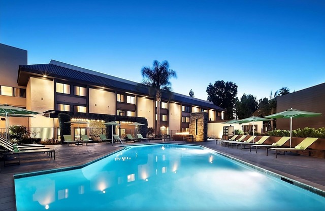 Best Value, Quality Stay! with Outdoor Pool, Close to Pinewood Park!