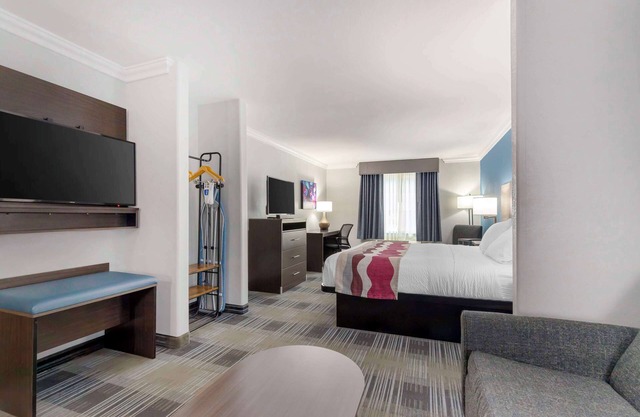 Best Western Medical Center North Inn & Suites Near Six Flags