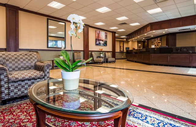 Best Western Plus Chicago Hillside