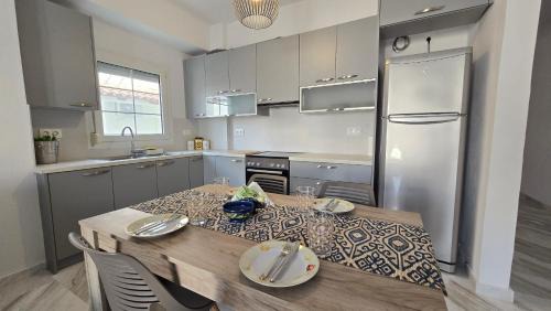 BETA-Comfortable Apartment 100m from the Beach by Optimum Link