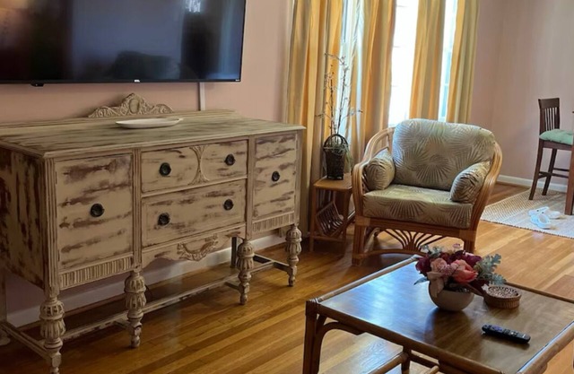 Betty's Place Charming 2-bedroom house in Oneonta with WiFi Close to Restaurants