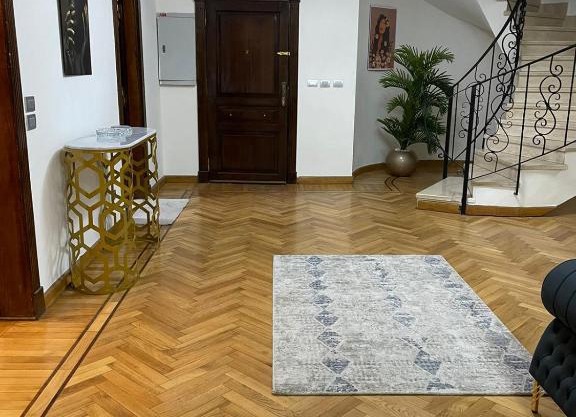 Beverly hills villa with garden