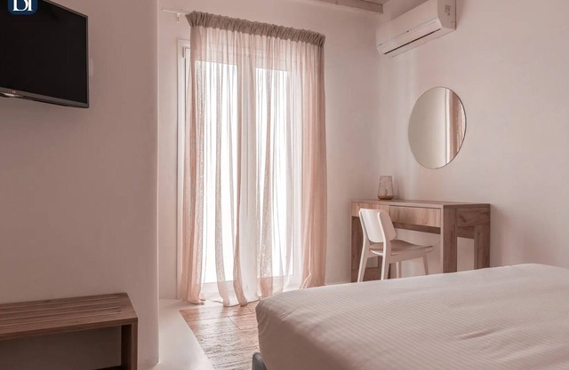 BH664 - C - Suite Mykonos