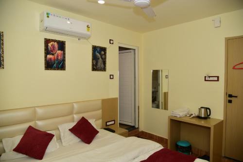 Bhoomi Palace Hotel 2 O and Bella's Bites Restaurant