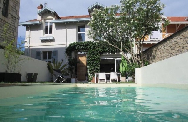 BIARRITZ EXCEPTIONAL LOCATION: HOUSE WITH POOL, 5-MINUTE WALK TO THE BEACH!