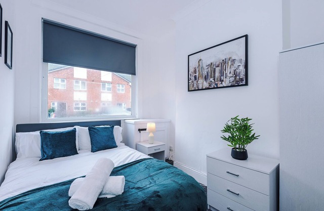 BIG Daily Discounts, 25 mins to Alton Towers!, Ideal for Families/Big Parties!