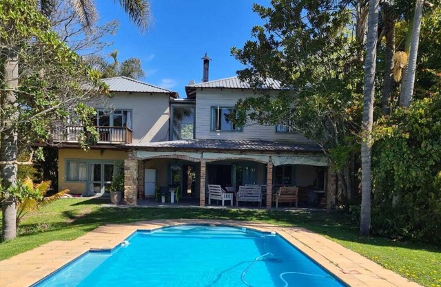 Big Pet friendly Holiday Home with beautiful sunsets and your own swimming pool.