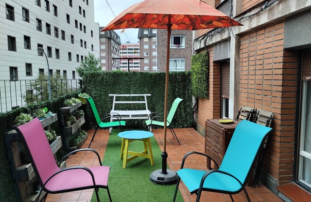 Bilbao Large terrace, 3 Bedrooms.4 people, Free Garage, telework.Wifi+ c. TV