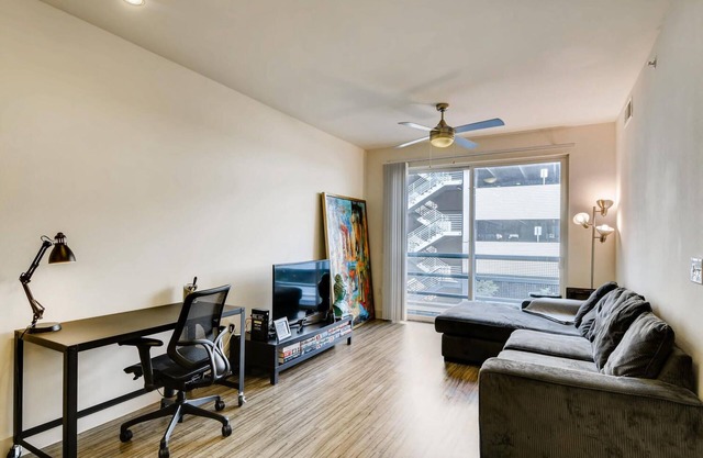 Bindel, 30+ nights, Domain + Pet Friendly