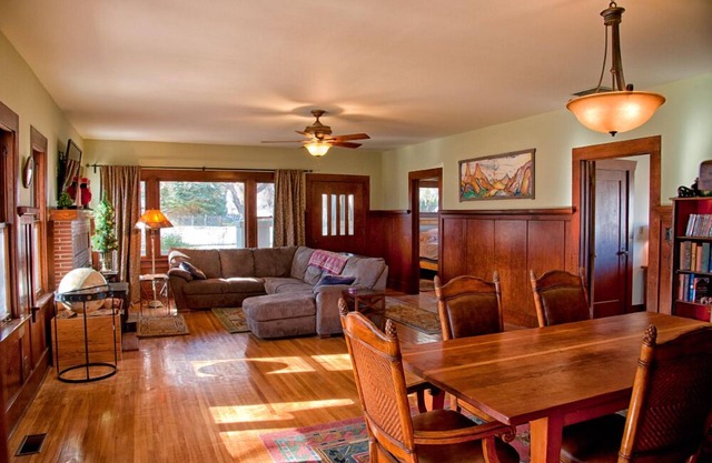Bishop Farmhouse, Sits on 1 acre, Peaceful and relaxing.