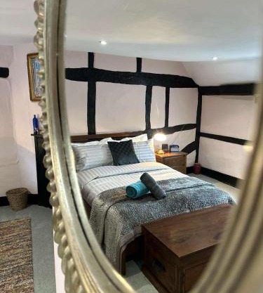 Bishopric Cottage 2 Bedroom Cottage In Horsham Built In 1667