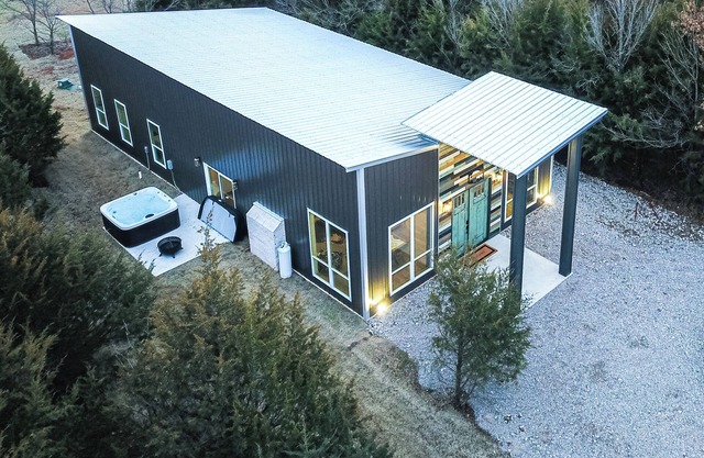 Bison Cabin with Hot Tub, Air Hockey & Pool Table, South of Norman