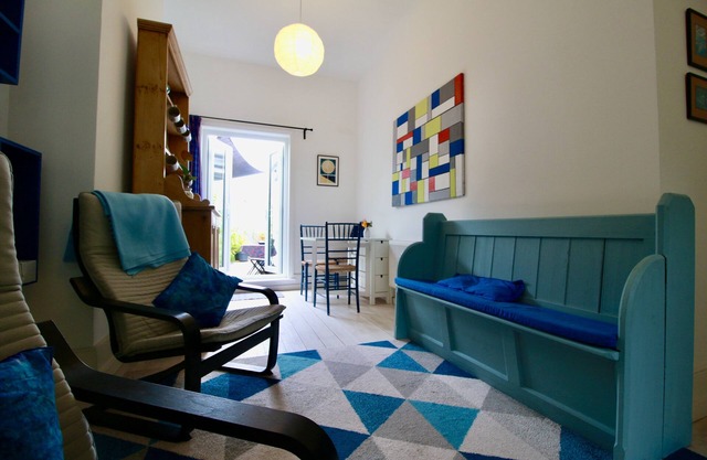 Blachington Cottage, "Stunning and Central"
