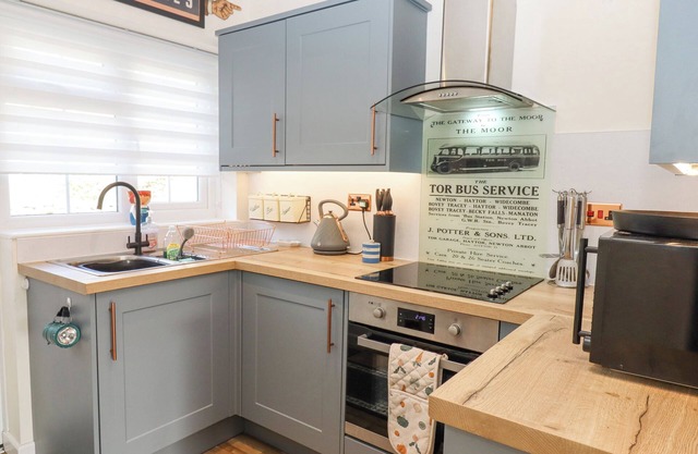 BLACK HILL VIEW, pet friendly, with a garden in Manaton