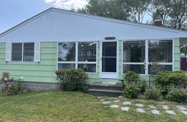 Black Point Beach Cottage, Walk to Beach, Relaxing, Family Friendly, Safe!