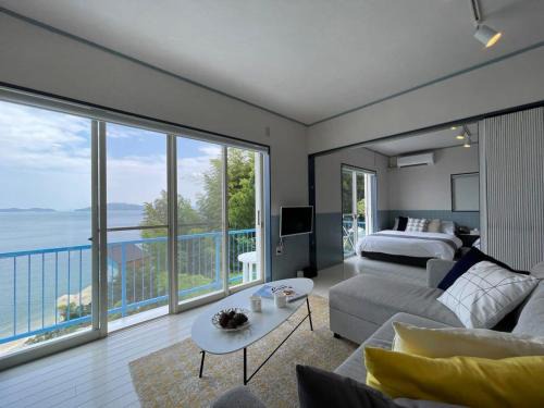 bLOCAL AO house - 1 BR House with Ocean View Few min walk to the beach