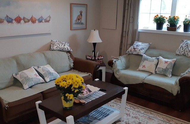 Blooming Beach Suite Retreat. 5 minutes to the beach, close to PEI National Park