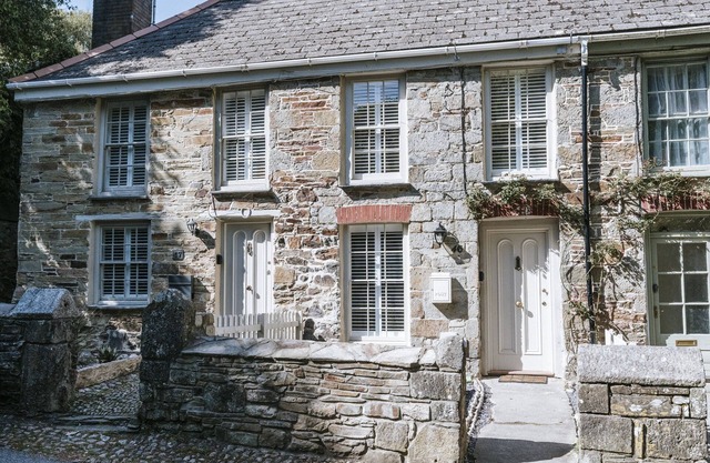 BLUCK'S COTTAGE, pet friendly, country holiday cottage in St Agnes