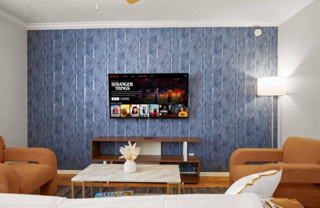 Blue Brentwood Suite! | Close to DTX and 6th!