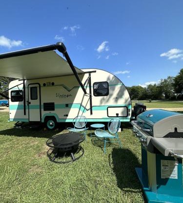 Blue Diamond RV at Diamond Glamping