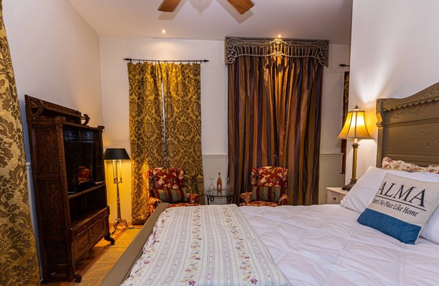 Blue Door Inn- Suite One