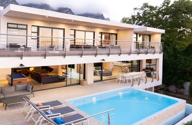 Blue Emerald Villa - Close to Camps Beach and Table Mountain