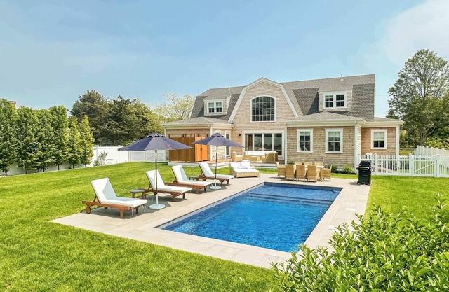 Blue Haven: Brand New Luxurious Home w/ Pool Near Downtown