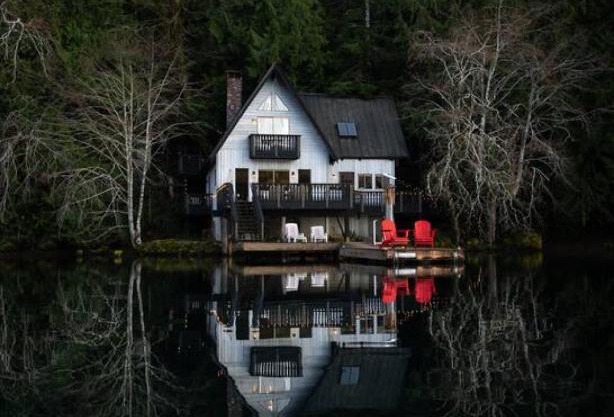 Blue Haven Iconic Lakefront 4 Season Retreat