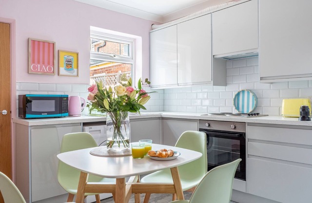 Blue Sky House - a family break that sleeps 4 guests in 2 bedrooms