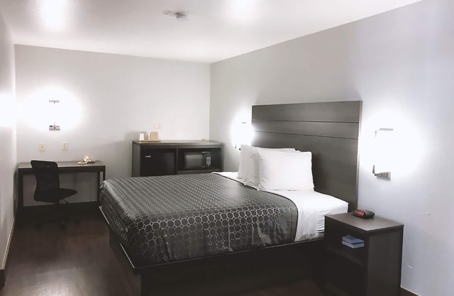 Blue Way Inn By Jasper Near Frost Bank Center -1 King Bed Non Smoking
