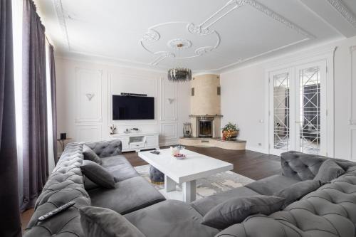 Bluebella apartment