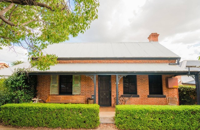 Bluebird Cottage - Charm & character