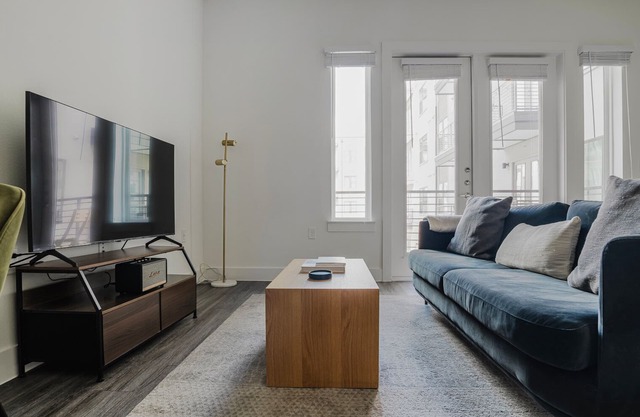 Blueground | Highland 1bd apartment