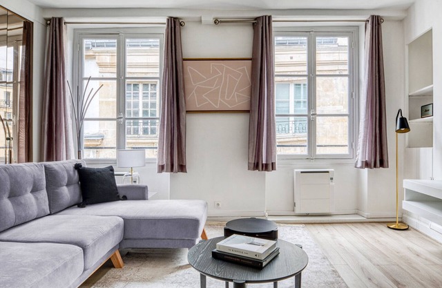 Blueground | Odéon, nr Notre-Dame & Seine