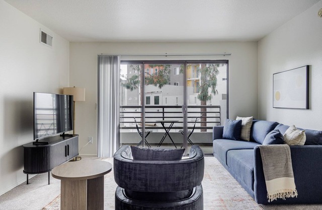 Blueground | Studio City, pool & w/d, nr Universal