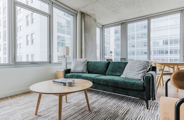 Blueground | West Loop, rooftop pool & gym